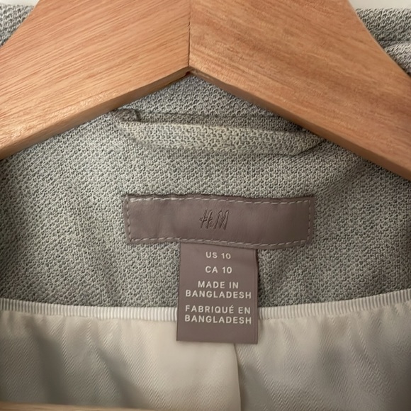 Classic H&M light grey tweed/twill blazer, size 10 - Picture 2 of 5
